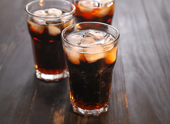 A few glasses of cola and ice.