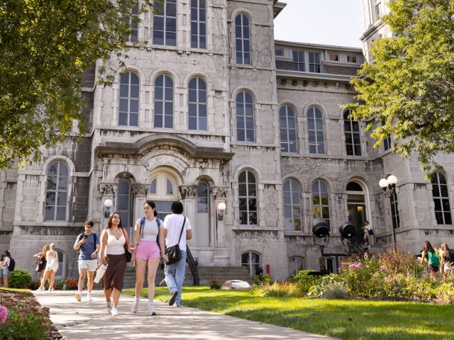 4 Ways to Stay Safe on Campus
