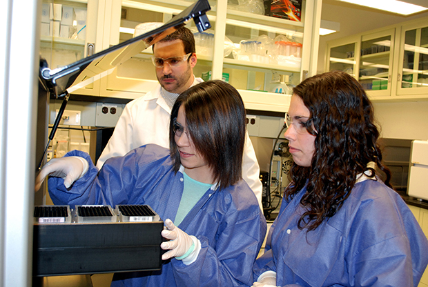 Michael Marciano with Danielle Lindgren '14 (left) and Victoria Czabafy '15 in one of Syracuse's new bioforensics labs