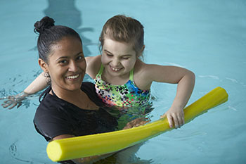 A child and instructor participate in a previous SU Fit Families program.