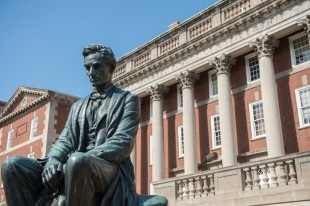 Maxwell School Alumni Establish Multimillion Dollar Bequest to Fund Citizenship Education