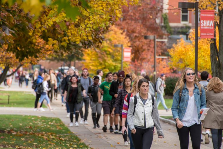 Fall Campus Scenes Students Walking Quad Syracuse University News