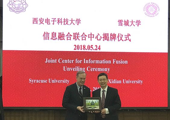 Chancellor Kent Syverud and Yang Zongkai, president of Xidian University.
