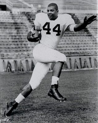 Ernie Davis on the football field