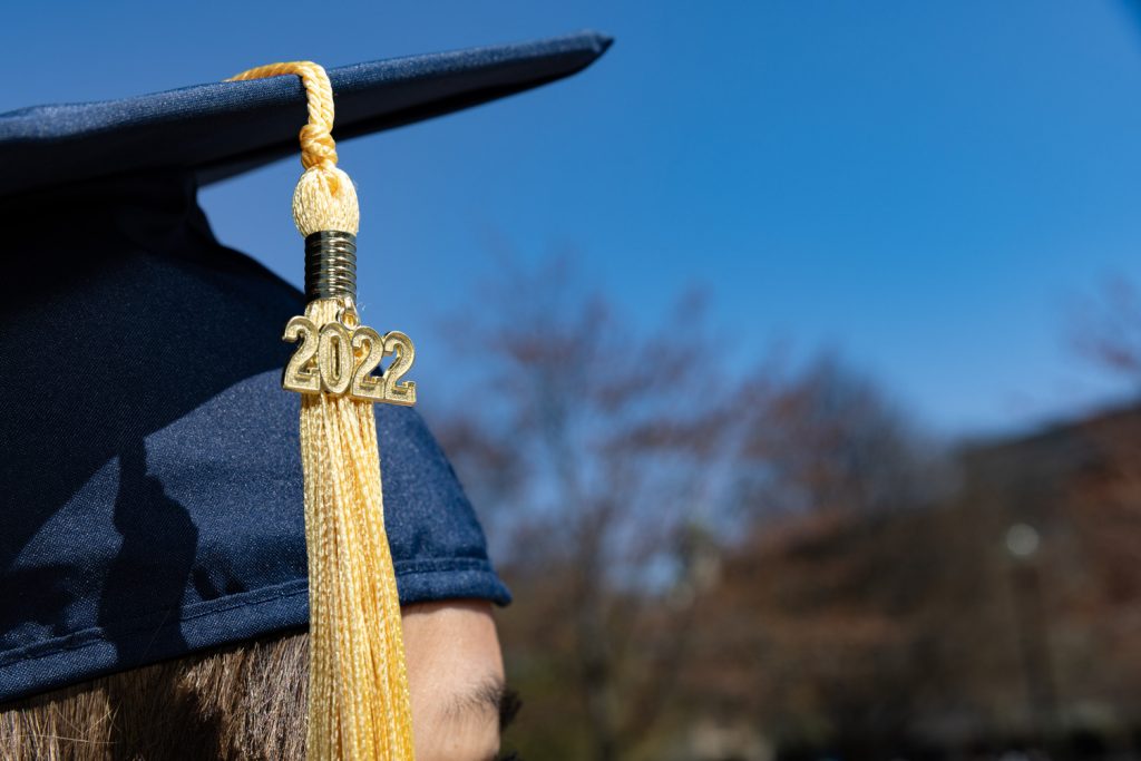 graduation cap with 2022 tassel