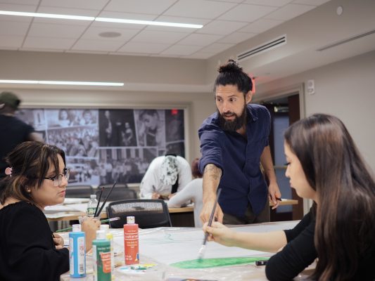 artist-in-residence Alfonso Pérez Acosta with Narratio Fellowship students in the Richmond, Virginia, cohort