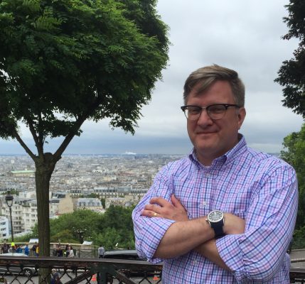 Chuck Morris headshot in Paris.