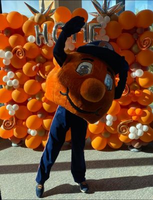 Otto in front of Orange baloons