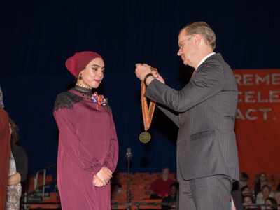 Chancellor Syverud awards Shewa Shwani with an Unsung Hero award in 2017