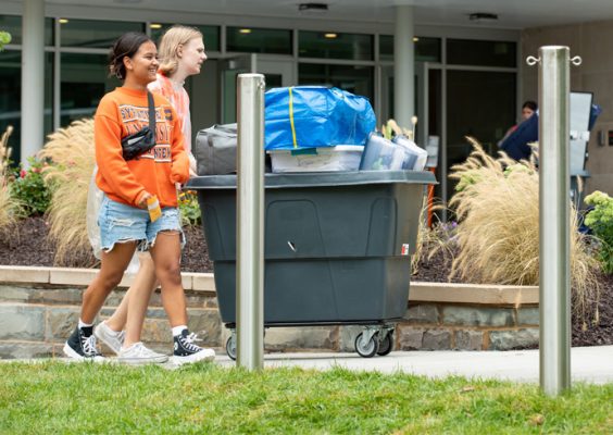 two student volunteers assist with move-in during Syracuse Welcome