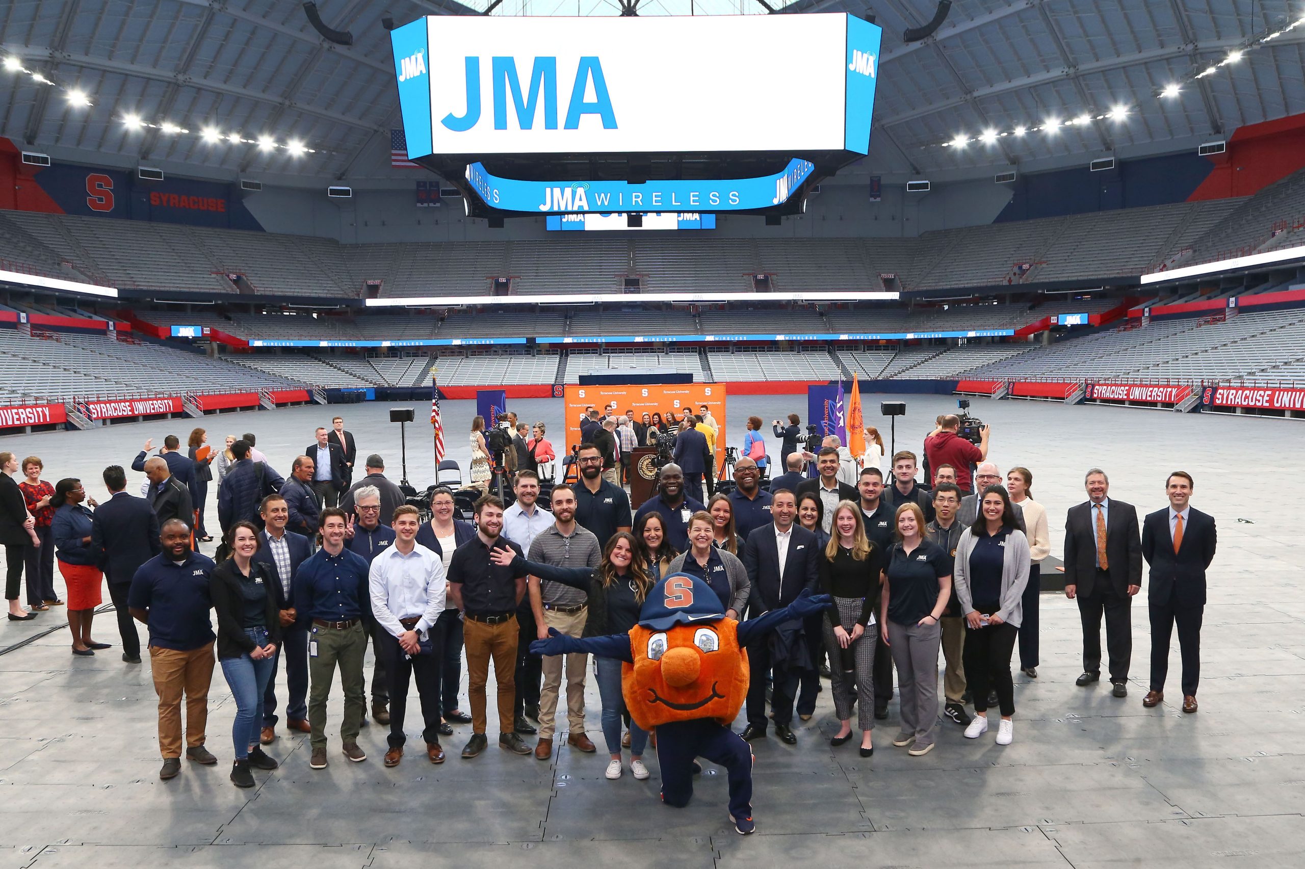 Large group of people in the JMA Dome with Otto 