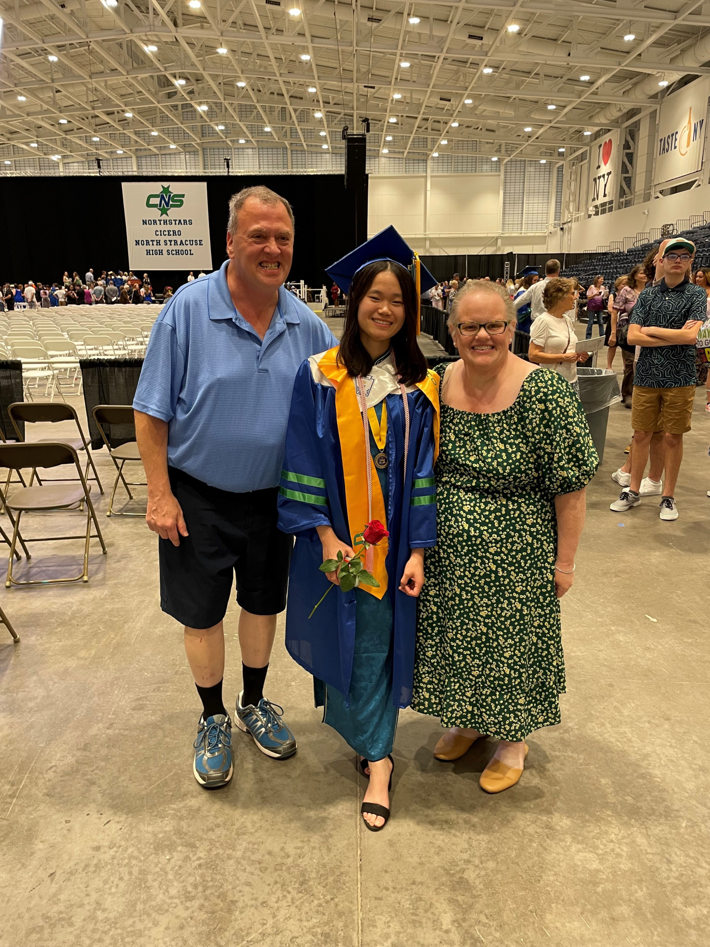High scgool graduate with parents