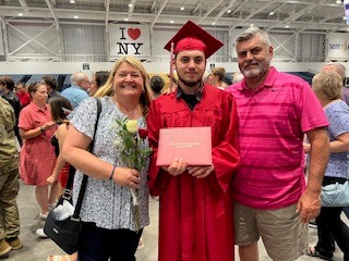 Graduate with parents.