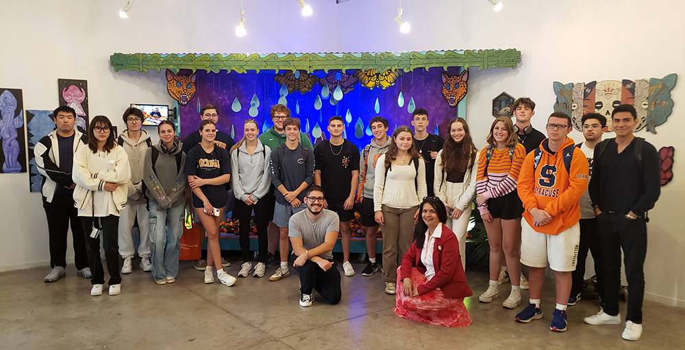 FYS 101 students visit La Casita Cultural Center