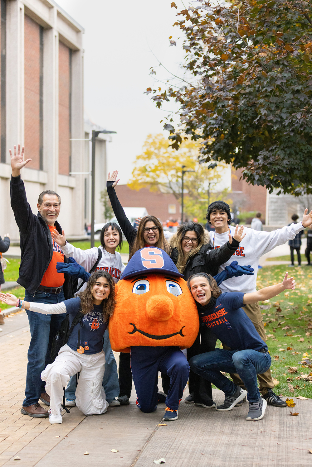 A group of people pose with Otto on the Quad during Family Weekend tailgate