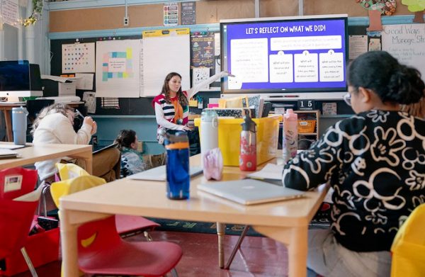 SU student teaching class in Midtown Manhattan school