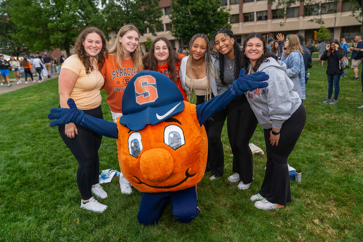 Group of students with Otto on the Quad.