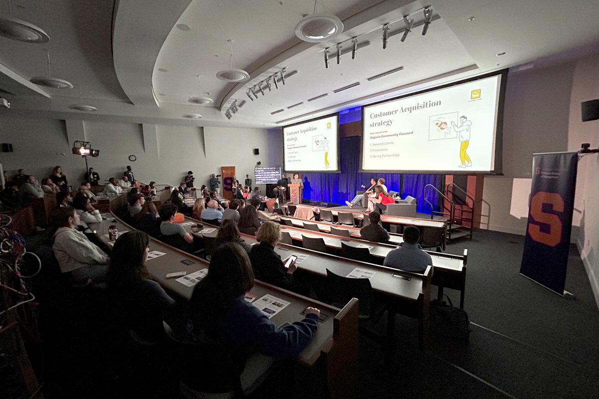 A room of students and alumni listen to a panel discussion on entrepreneurship.