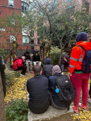 Students from Syracuse London’s Sustainable Urbanism course examining the role of community-driven spaces in urban sustainability at Phoenix Garden in London.