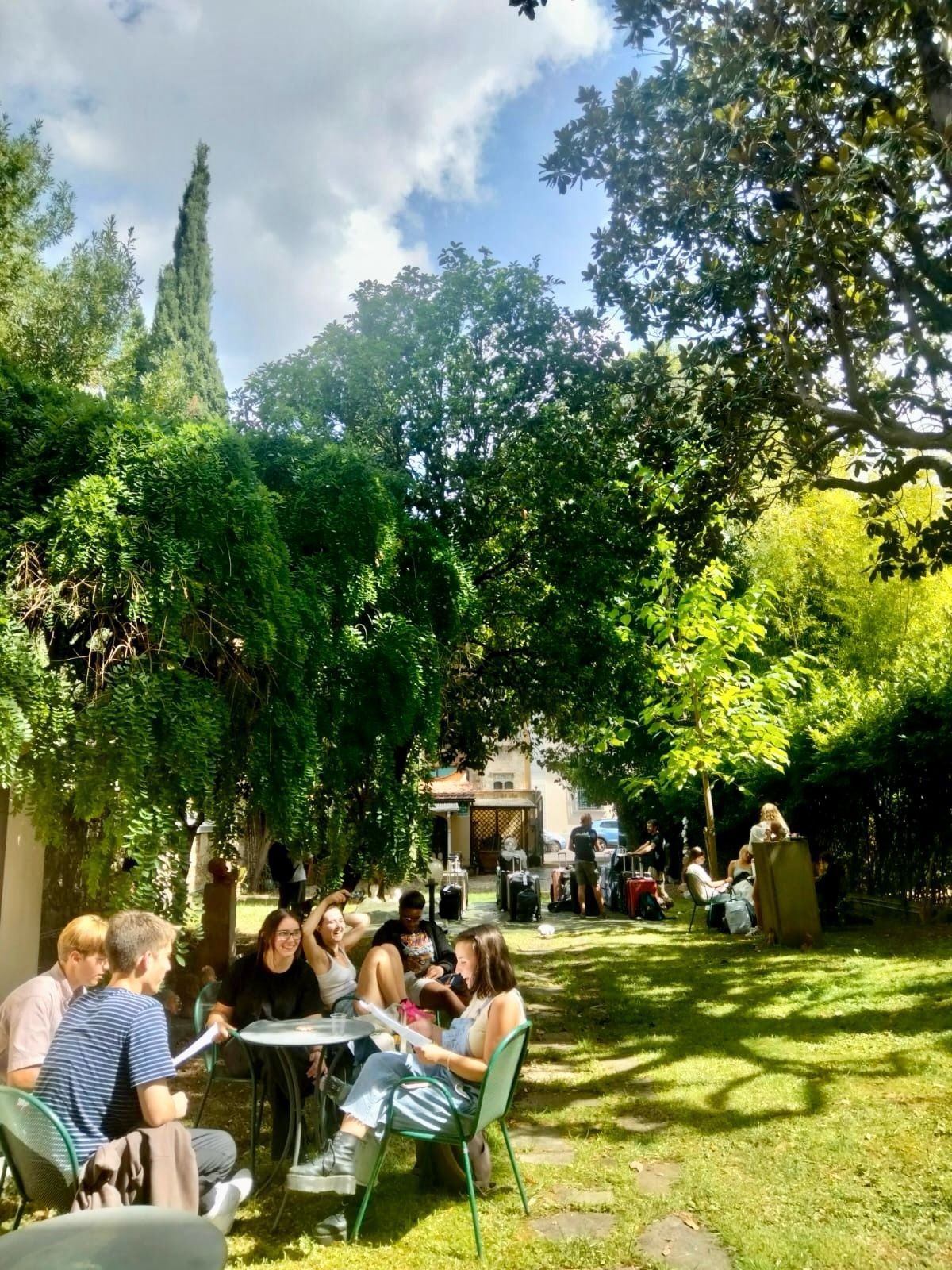Students relax outside of the Syracuse Abroad Florence center.