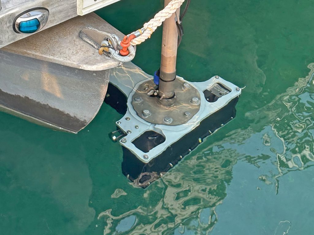 Sonar equipment in the lake