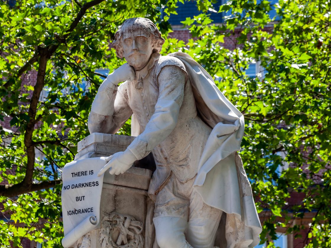 Interpreting Shakespeare in the Present Tense