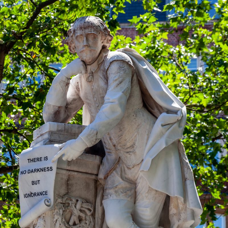 Interpreting Shakespeare in the Present Tense