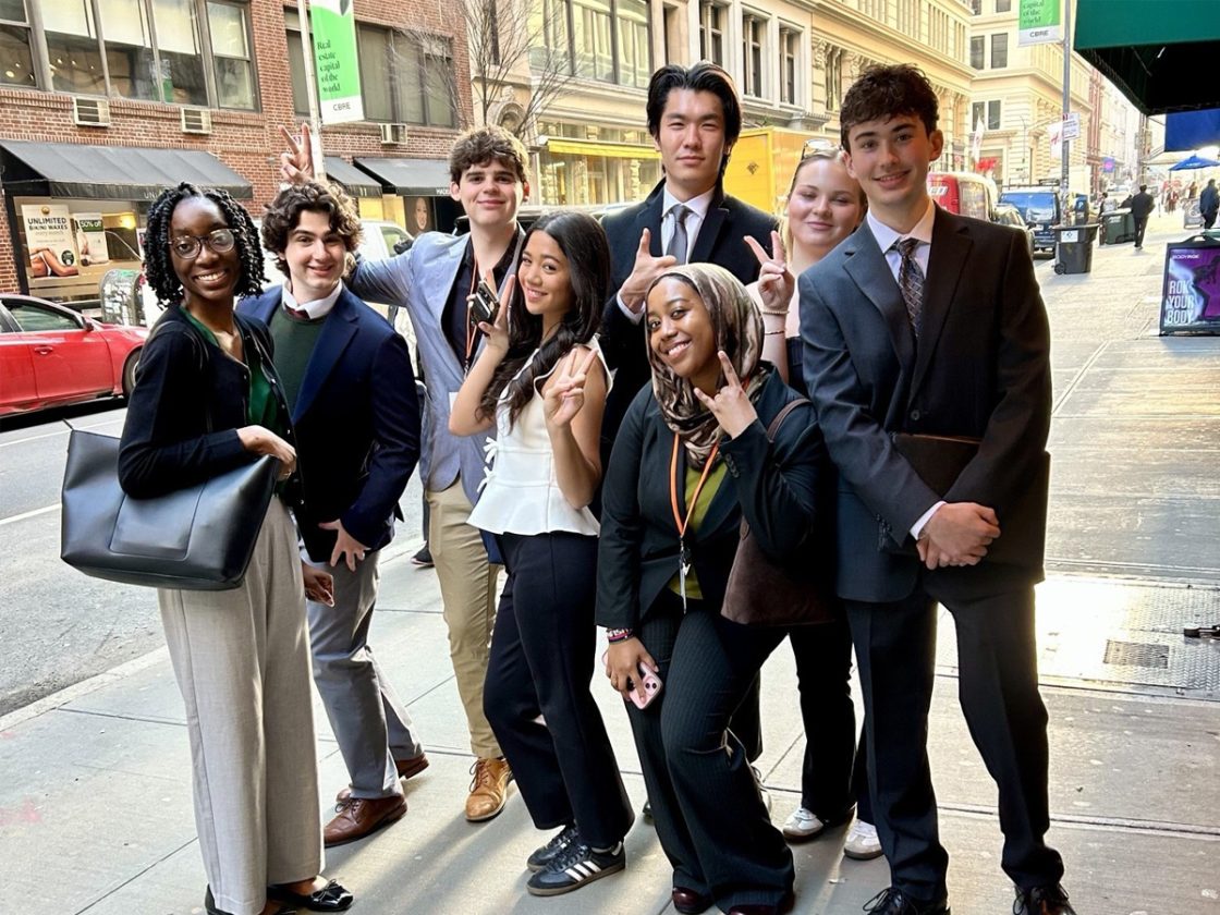 16 Students Spend Spring Break on NYC Career Immersion