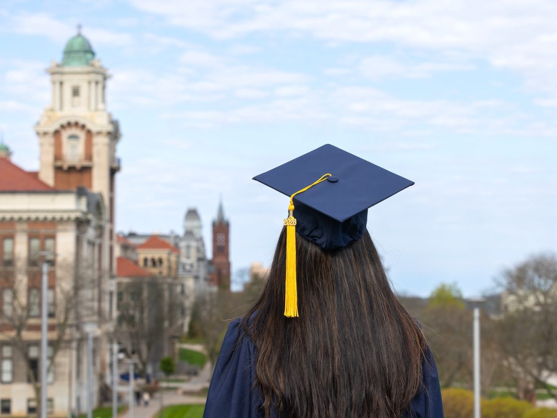 10 Tips for Taking a Great Graduation Photo