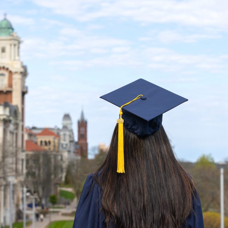 10 Tips for Taking a Great Graduation Photo