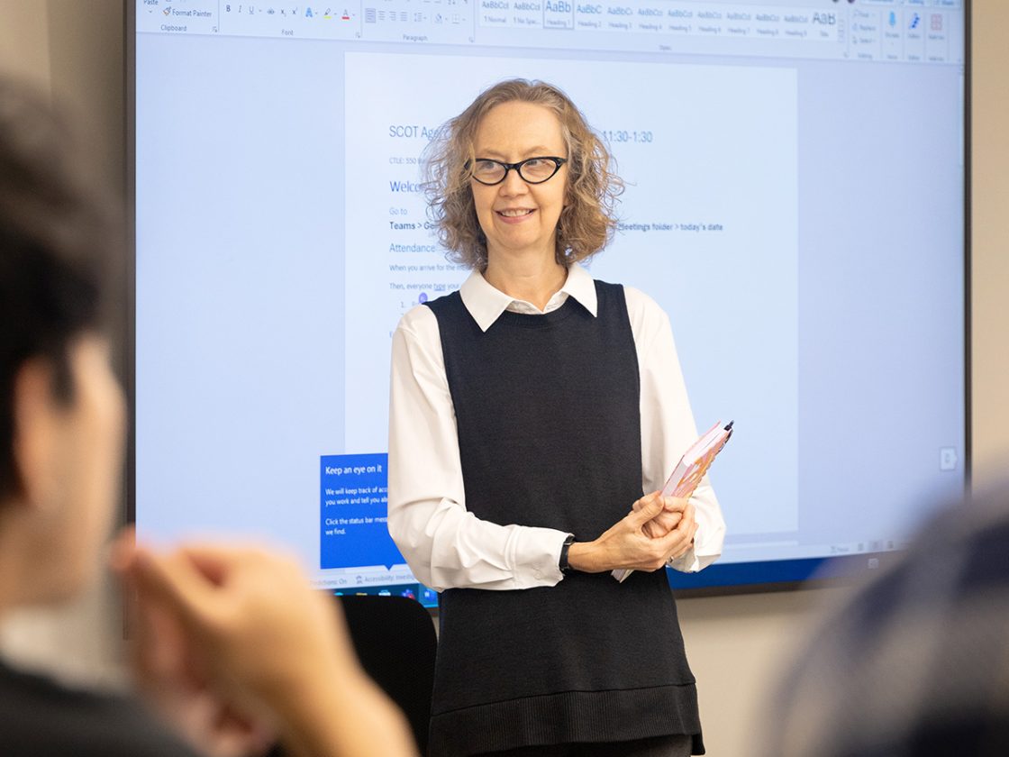 Jessamyn Neuhaus Named Meredith Professor for Teaching and Learning Excellence